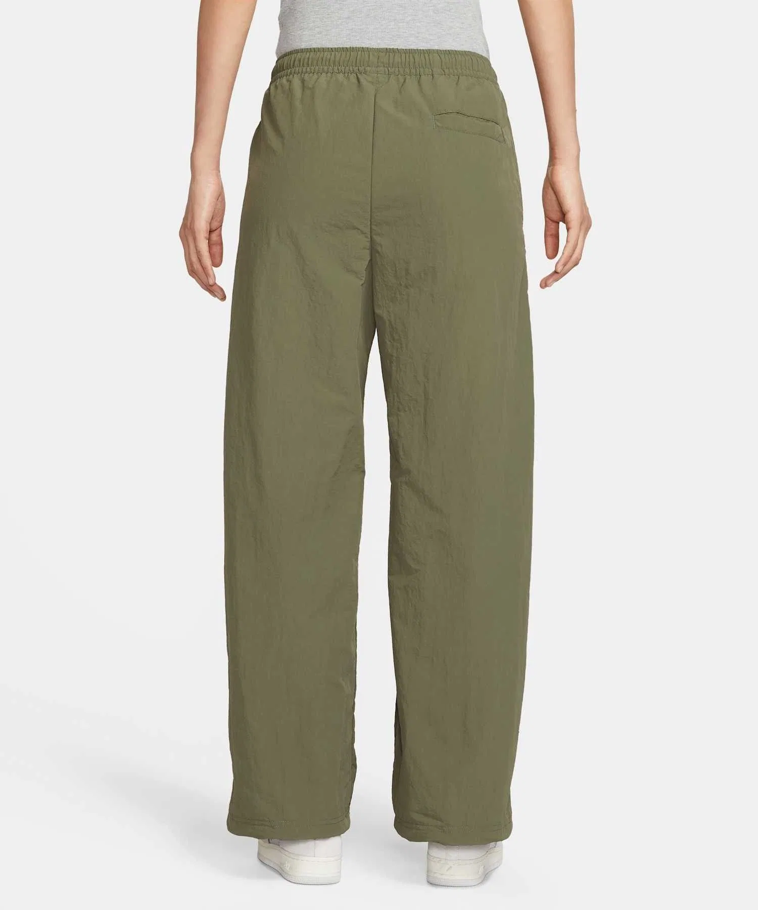 Женские брюки Nike Sportswear Everything из нейлона, оливковые — фото 2