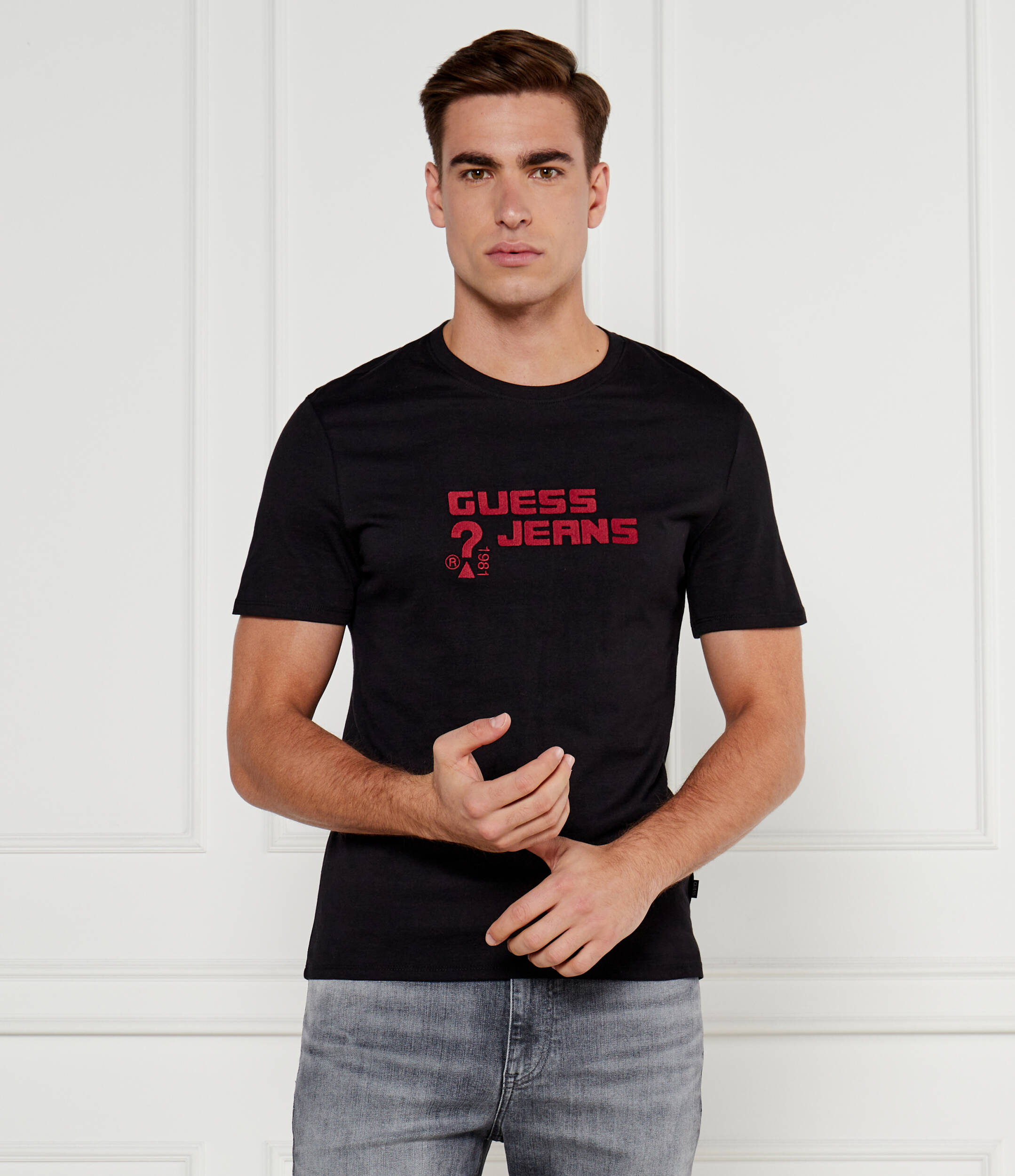 

Футболка Guess Jeans Slim Fit, черный