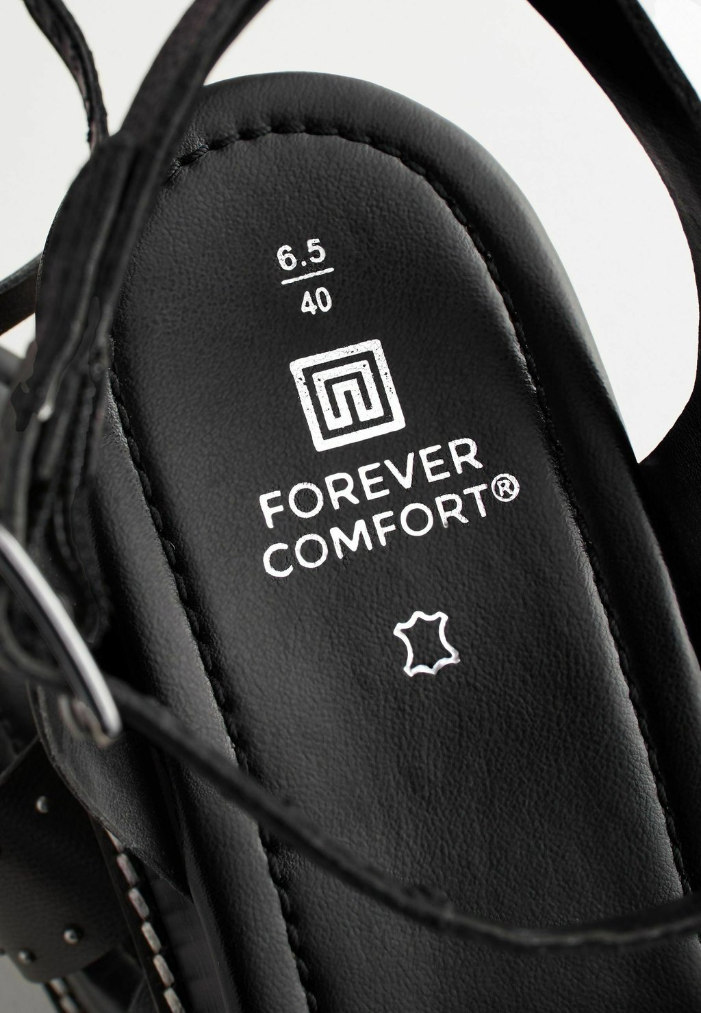 

REGULAR FIT Forever Comfort. Next, Сандалии на платформе черный