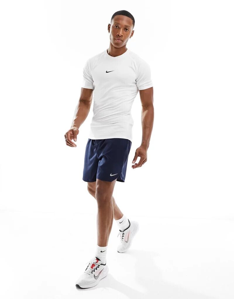 Белая футболка скинни Nike Pro Training — фото 4