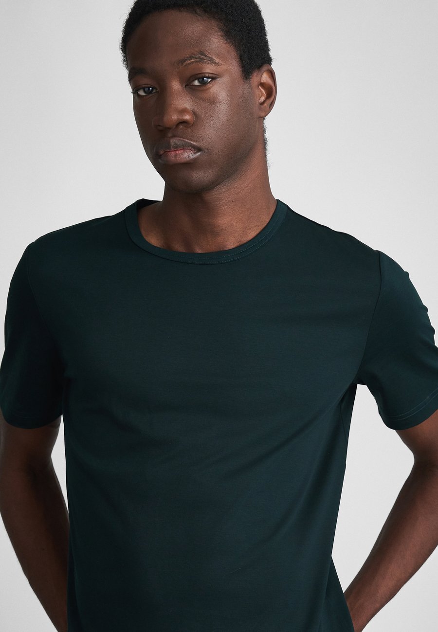 

Футболка Tiger of Sweden OLAF, Evergreen/Dark Green, Зеленый, Футболка Tiger of Sweden OLAF, Evergreen/Dark Green