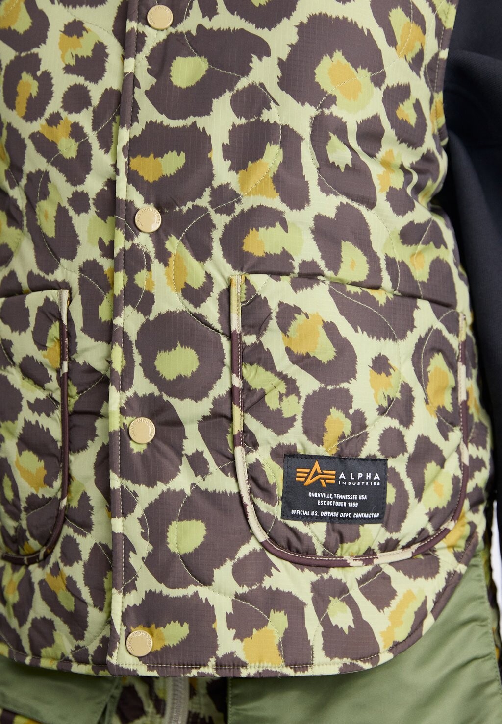 

Жилет REVERSIBLE VEST CAMO Alpha Industries, темно-зеленый