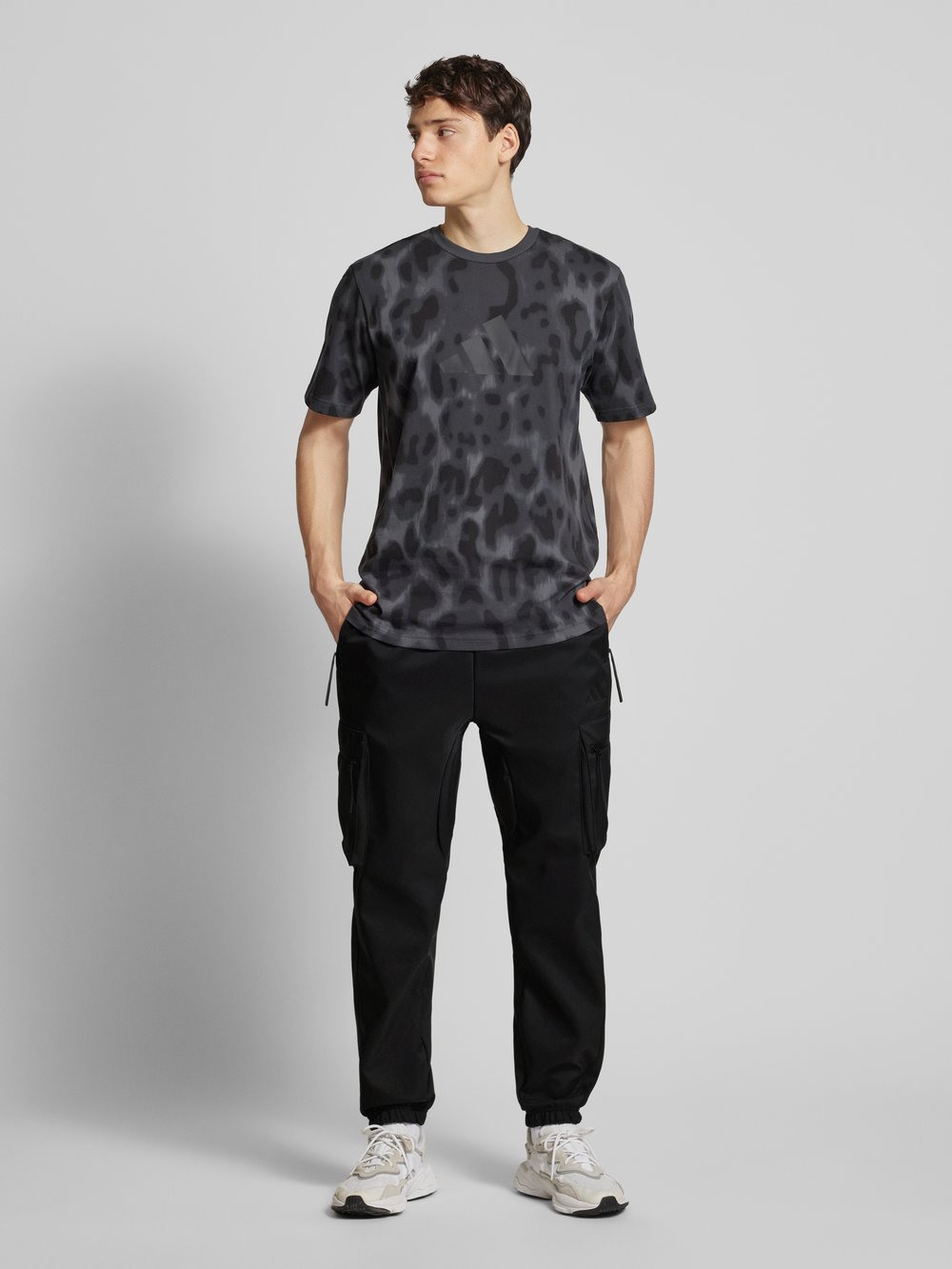 

Зауженные брюки-карго с завязкой на шнурке ADIDAS SPORTSWEAR, черный