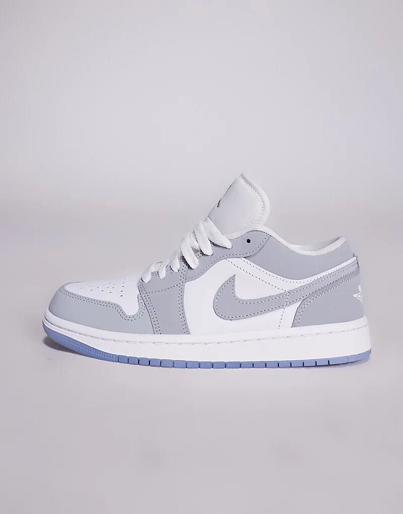 Кроссовки Nike Air Jordan 1 Low белого и серого цветов — фото 3