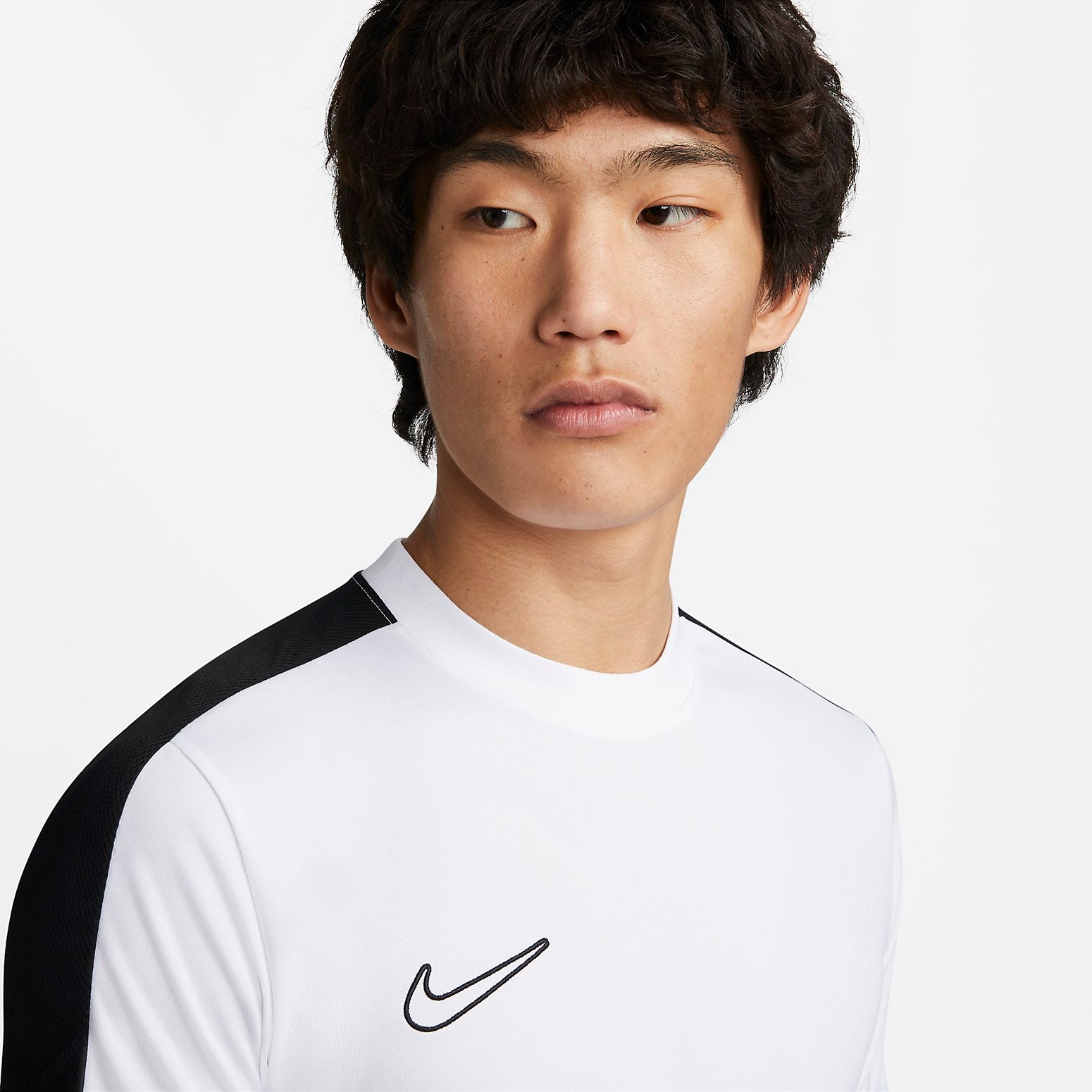 Спортивный топ Nike Dri-FIT Academy Short-Sleeve Soccer top 'White Black' DV9751-100, белый — фото 3