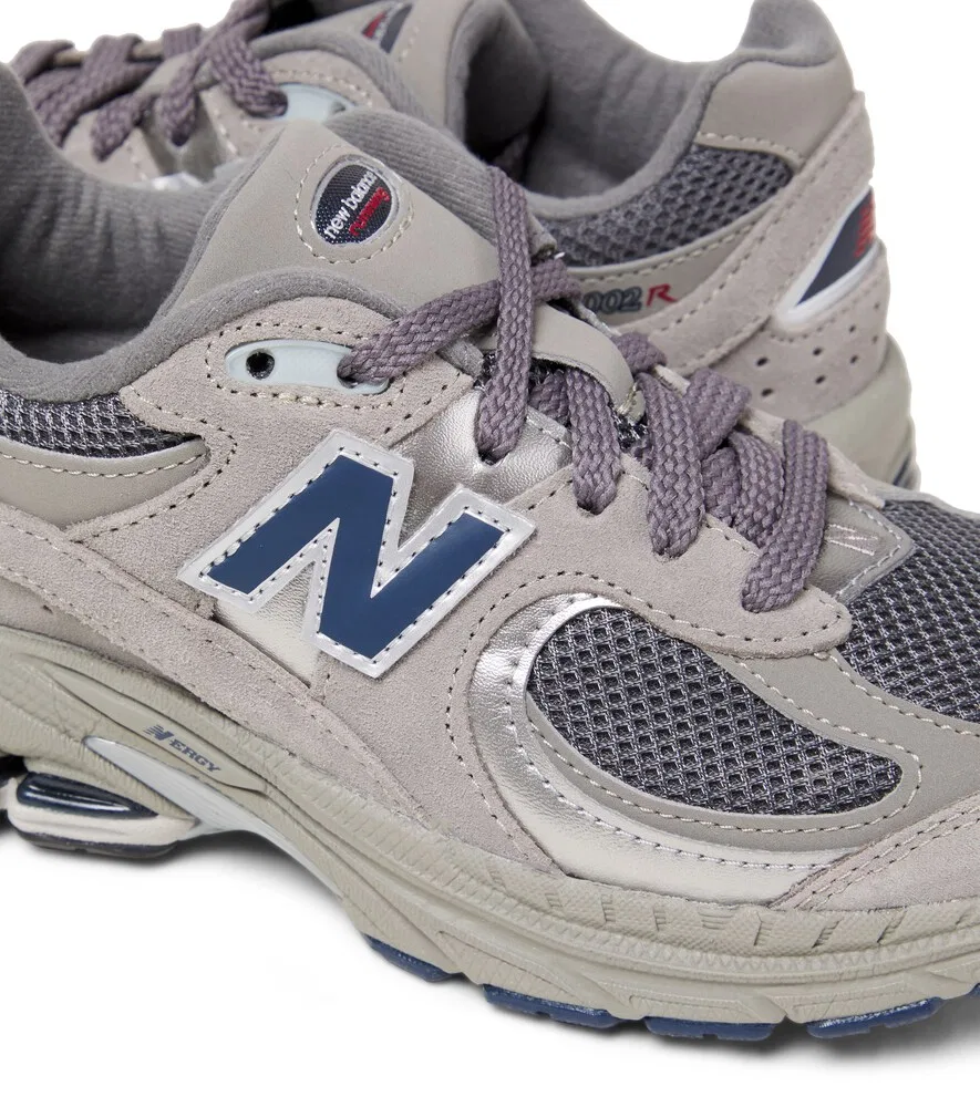 Кроссовки с замшевой отделкой 2002 года New Balance Kids, серый — фото 4