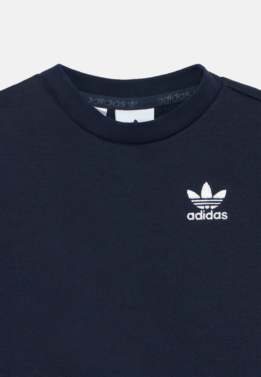 Толстовка Adidas Originals LOOSE CREW JOGGER SET-INFANT, Dark Blue — фото 4