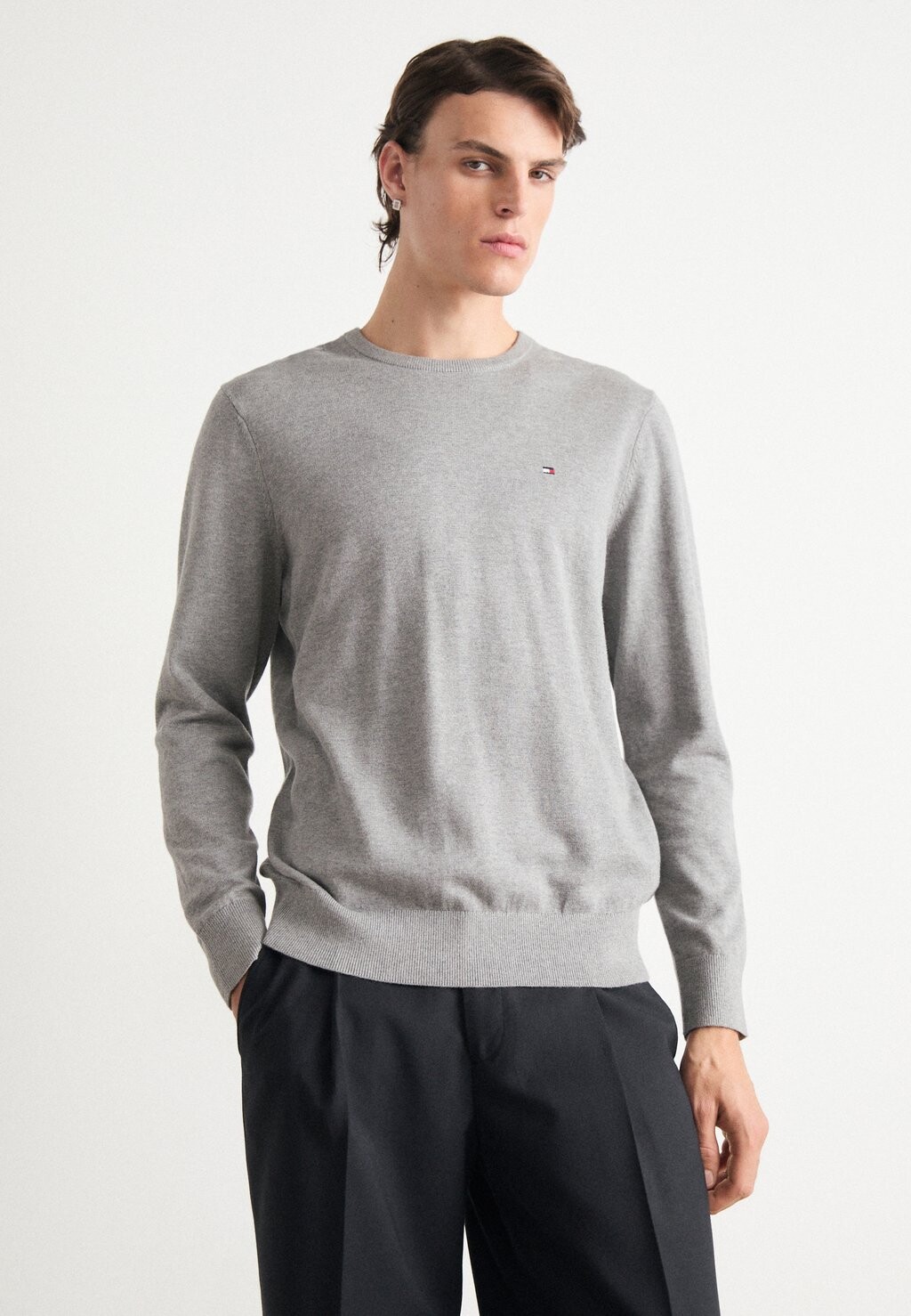 

Джемпер ESSENTIAL CREW NECK Tommy Hilfiger, серый