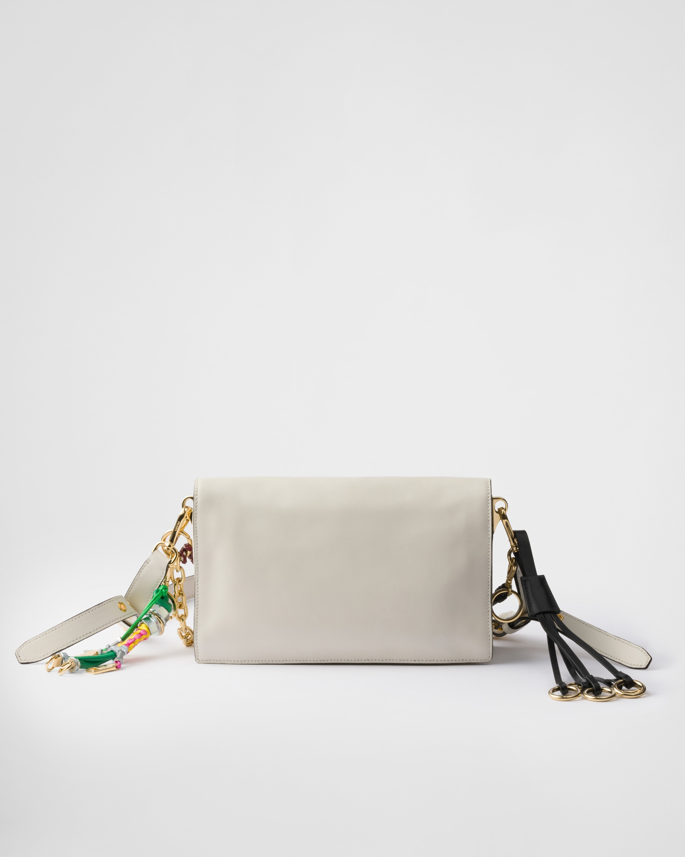 Малая кожаная сумка Prada Soft Sound с подвесками Prada, белая — фото 4