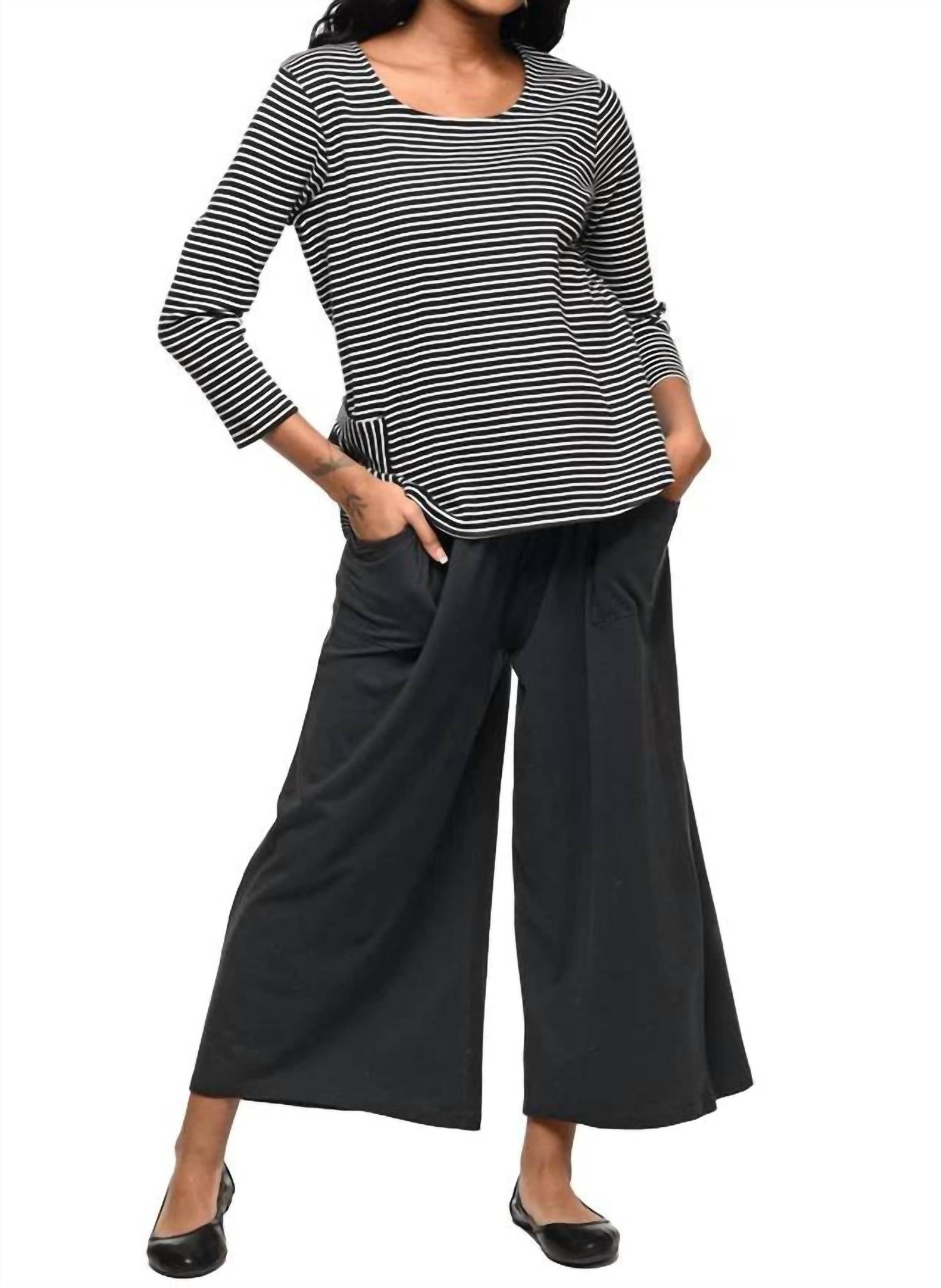 

Tulip Clothing Полосатая струящаяся блузка черного цвета