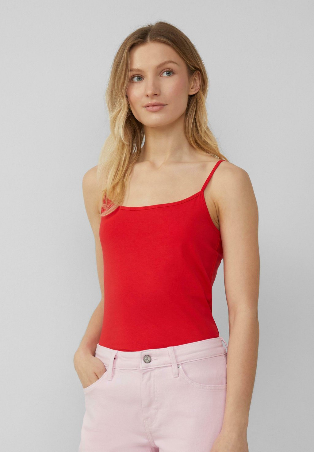 

Топ MIT VERSTELLBAREN SPAGHETTITRÄGERN IM SLIM FIT s.Oliver, светло-красный