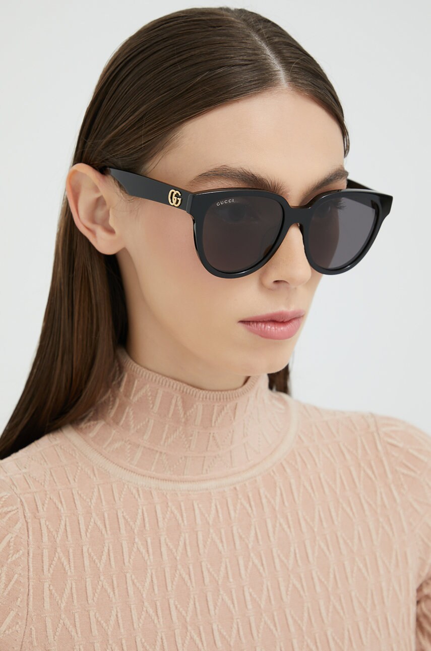 

Солнцезащитные очки Gucci, черный