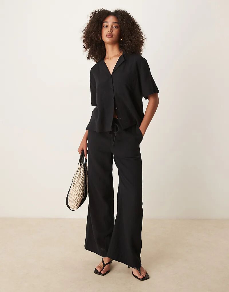 

Свободные брюки Gina Tricot Coord из газовой ткани с завязками черного цвета