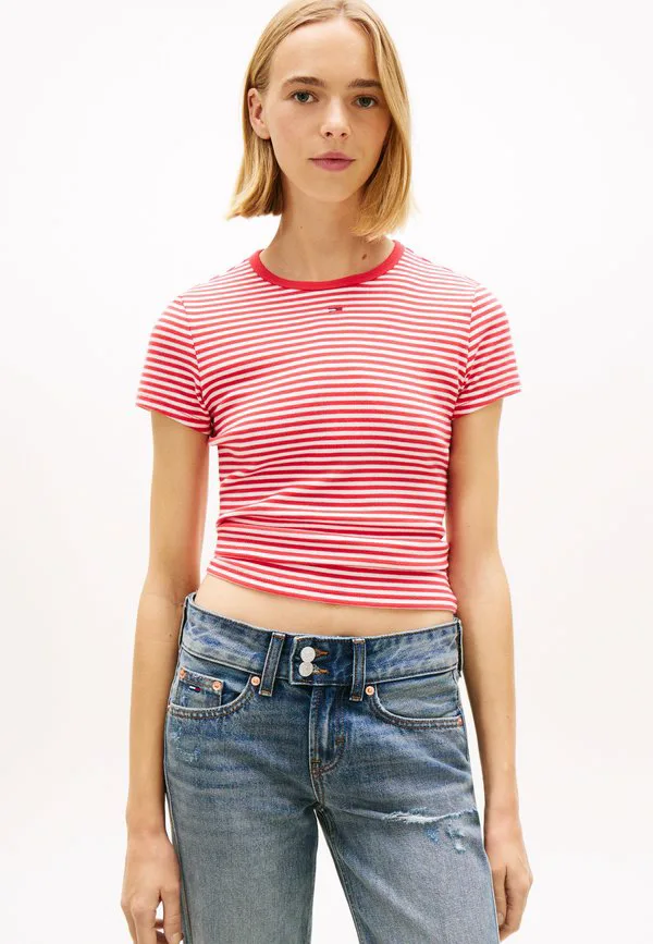 

Футболка с круглым вырезом и ребристым принтом, облегающего кроя. Tommy Jeans, Red, Красный, Футболка с круглым вырезом и ребристым принтом, облегающего кроя. Tommy Jeans, Red