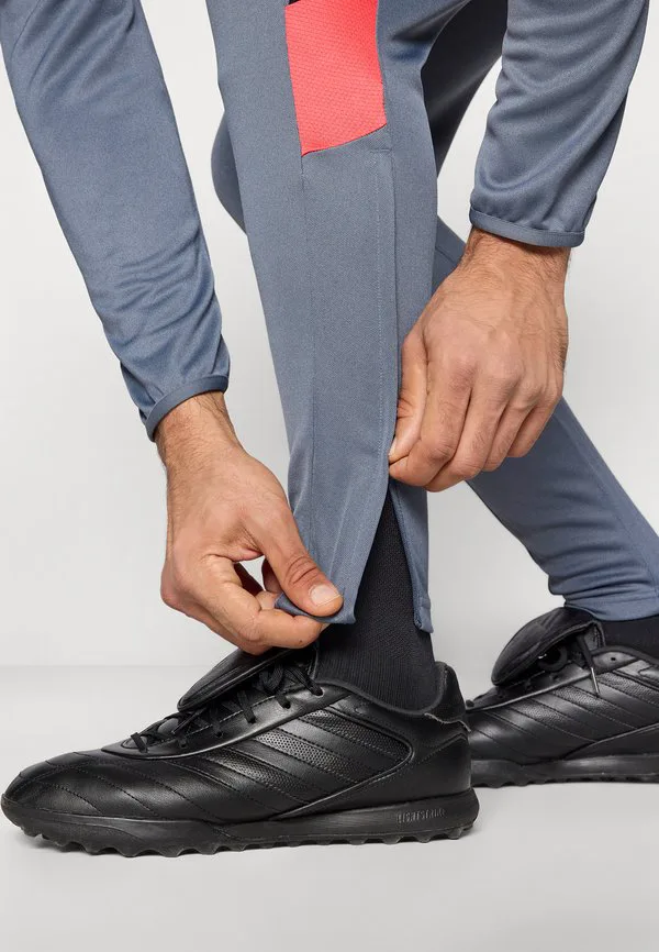 Трусы-Тренировочные штаны tiro 26 essentials, спортивные штаны Adidas Performance, Onix/Light Onix/Semi Lucid Red — фото 4