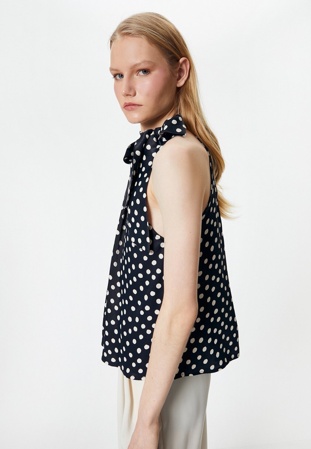 

Блузка Shawl Polka Dotted Koton, черная