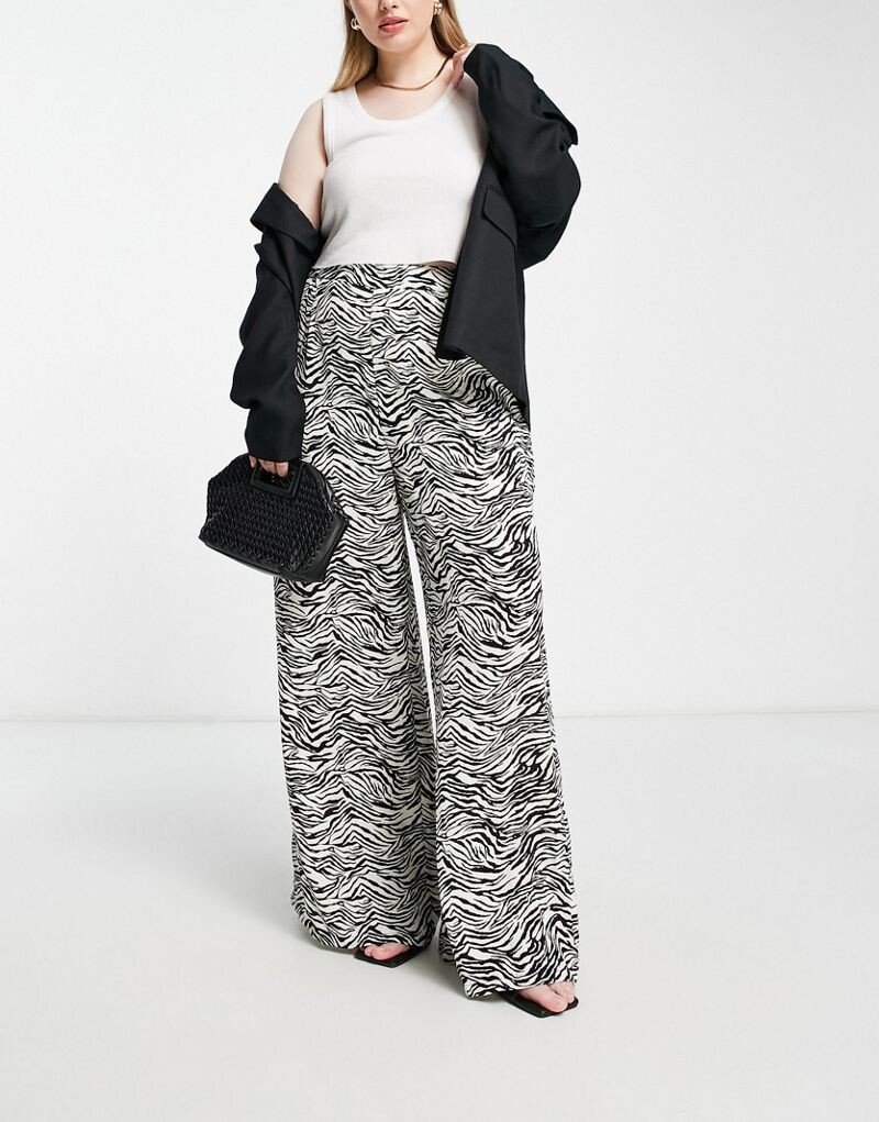 

Эксклюзивные широкие брюки In The Style x Yasmin Devonport с зебровым принтом
