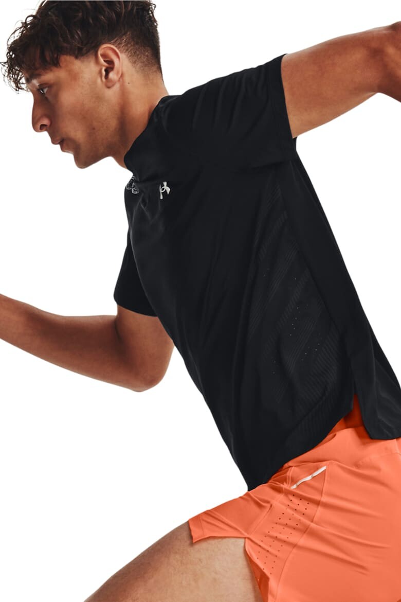 

Беговая футболка с овальным вырезом и логотипом Under Armour, черный