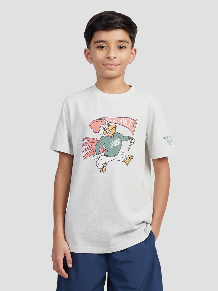 

Футболка New Balance Mascot Athletics Kids T-Shirt, ash heather, Серый, Футболка New Balance Mascot Athletics Kids T-Shirt, ash heather
