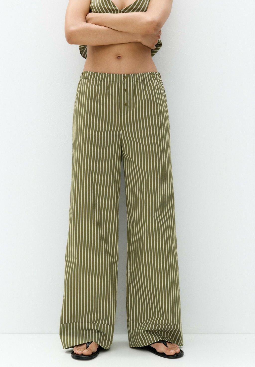 

Пижамные штаны STRIPED PULL&BEAR, зеленый