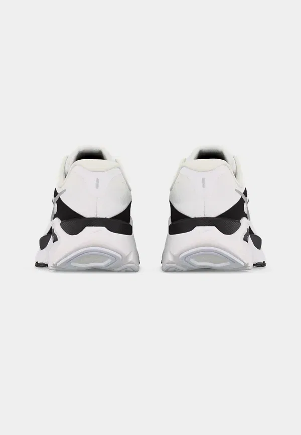Кроссовки для бега по шоссе и пересеченной местности Nike Performance, summit white/metallic silver-coloured/black, белый с серебристым и черным — фото 4