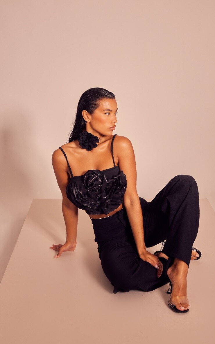 

PrettyLittleThing Черный шифоновый укороченный топ с цветочной аппликацией