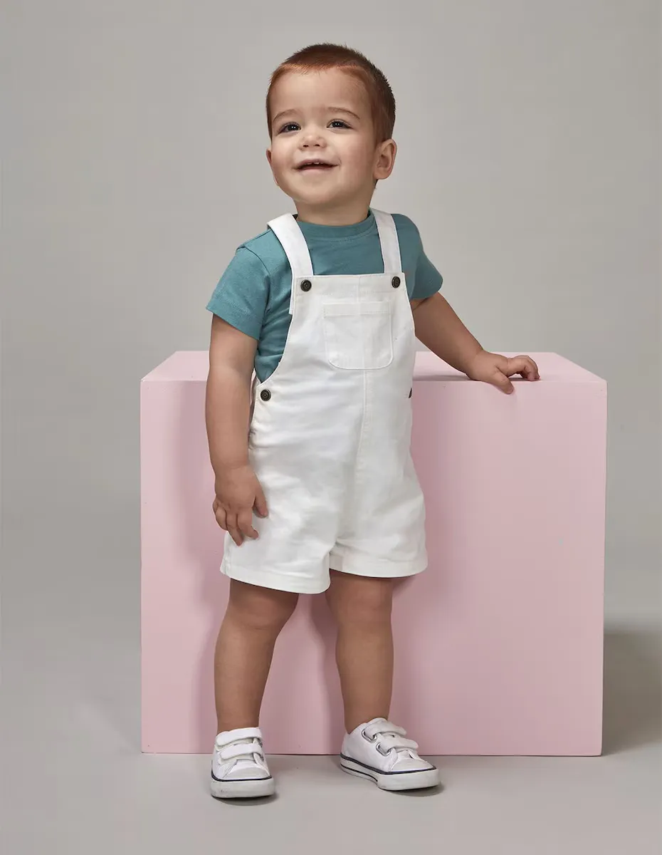 

Короткий комбинезон для мальчика из однотонной ткани Gocco, белый