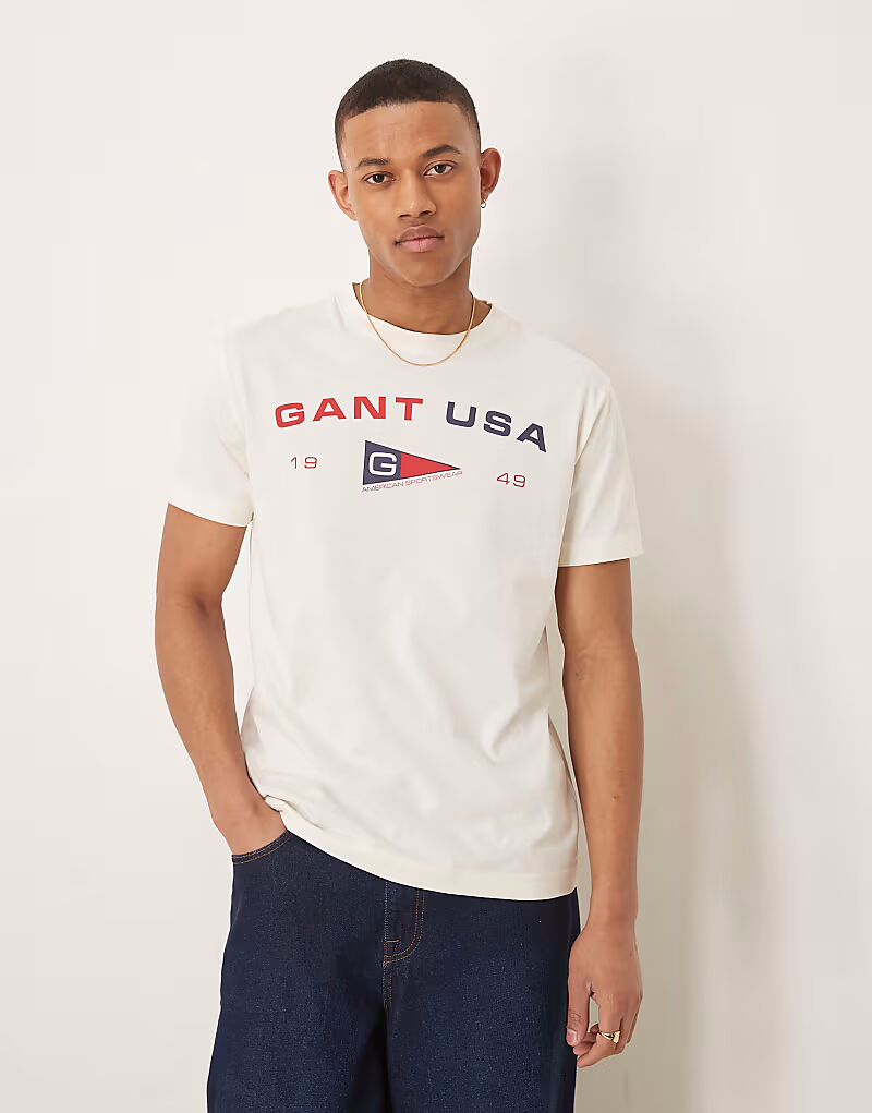 

Футболка GANT с принтом логотипа флага США кремового цвета