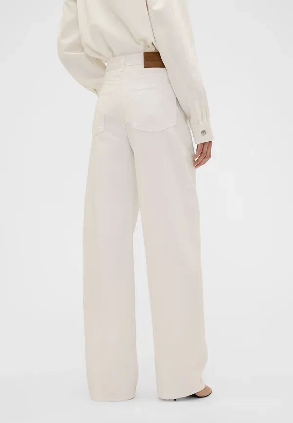 Джинсы Victoria Beckham The Arc Jean Loose Jeans Gap, свежий белый — фото 3