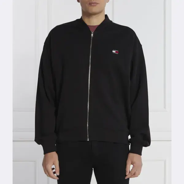 

Толстовка комфортного кроя Tjm boxy xs со значком Tommy Hilfiger, черный