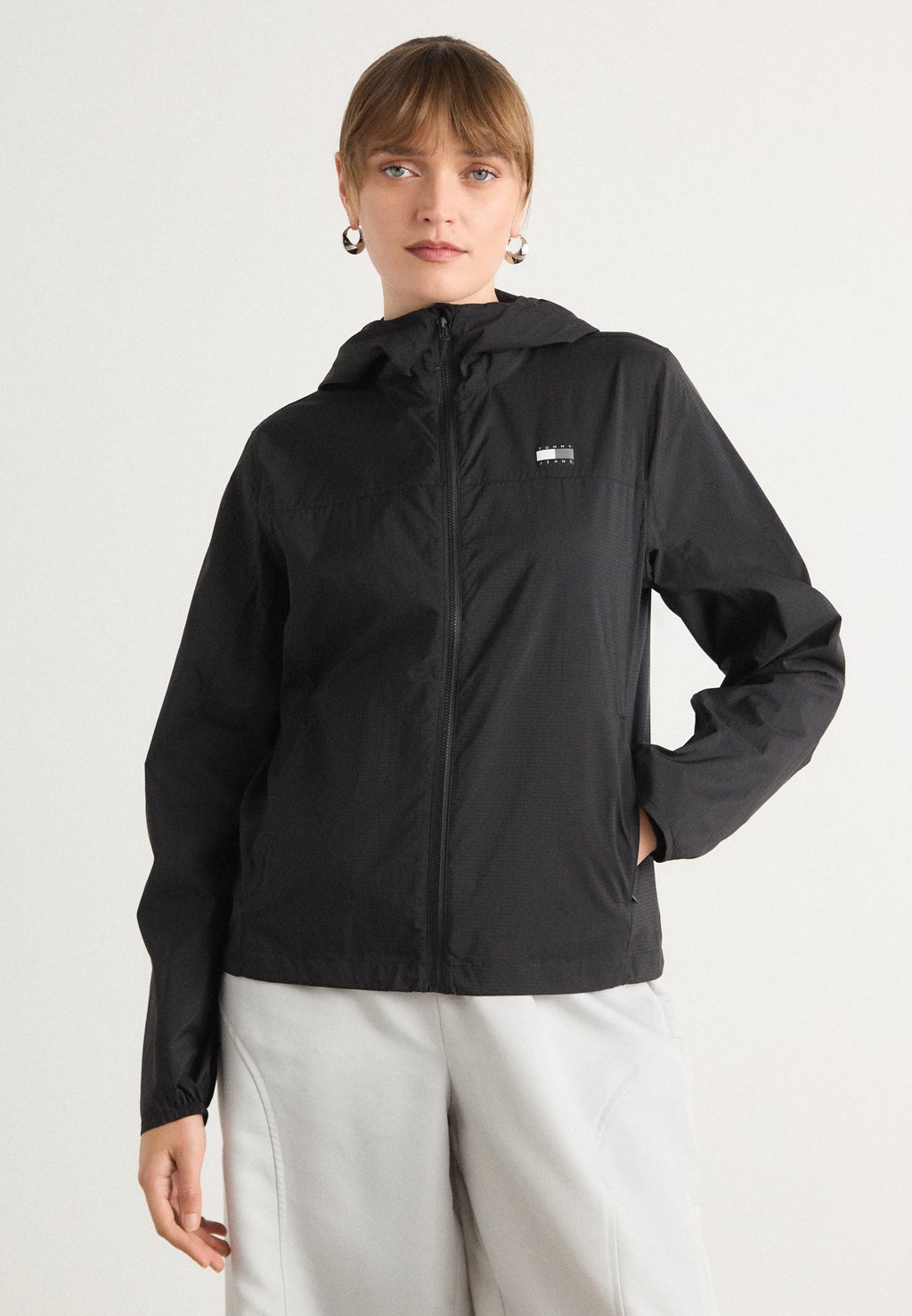 

Летняя куртка OUTDOOR JACKET Tommy Jeans, черный