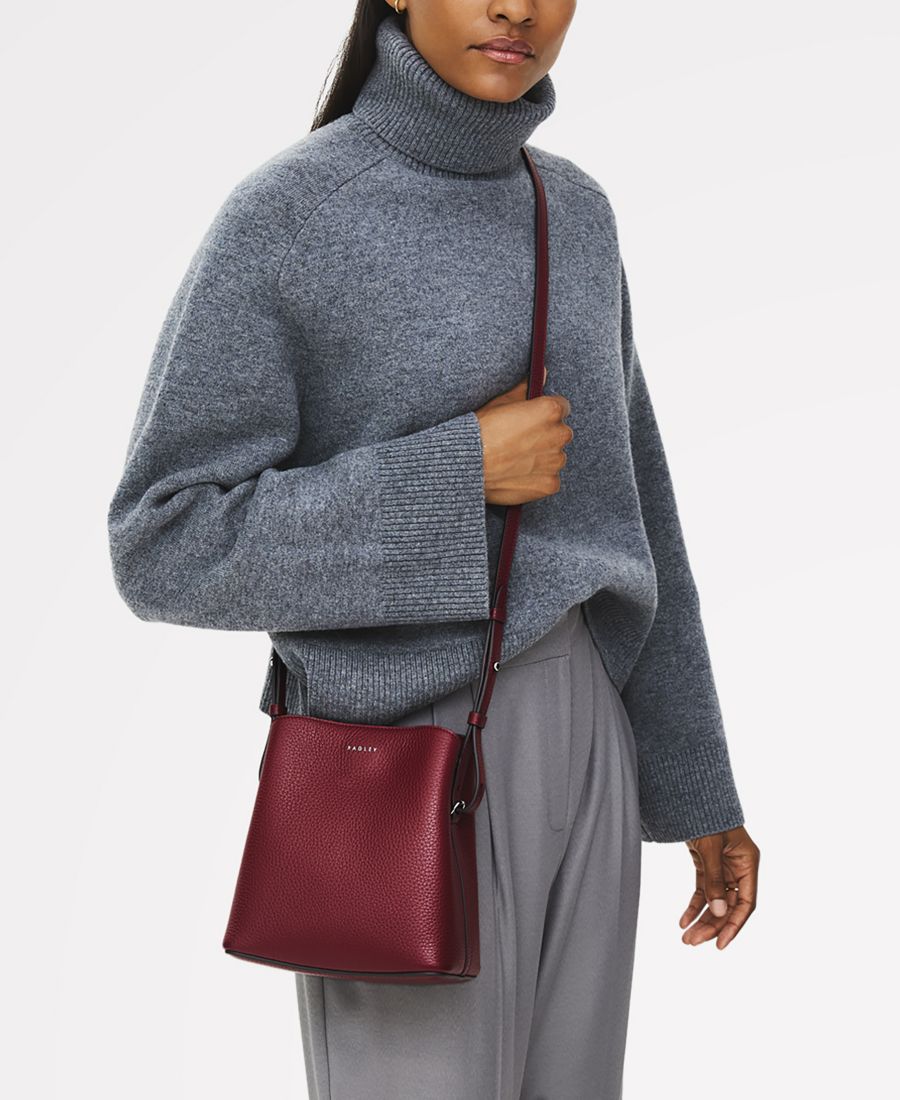 

Сумка через плечо Dukes Place с небольшим отделением Radley London, Carmine