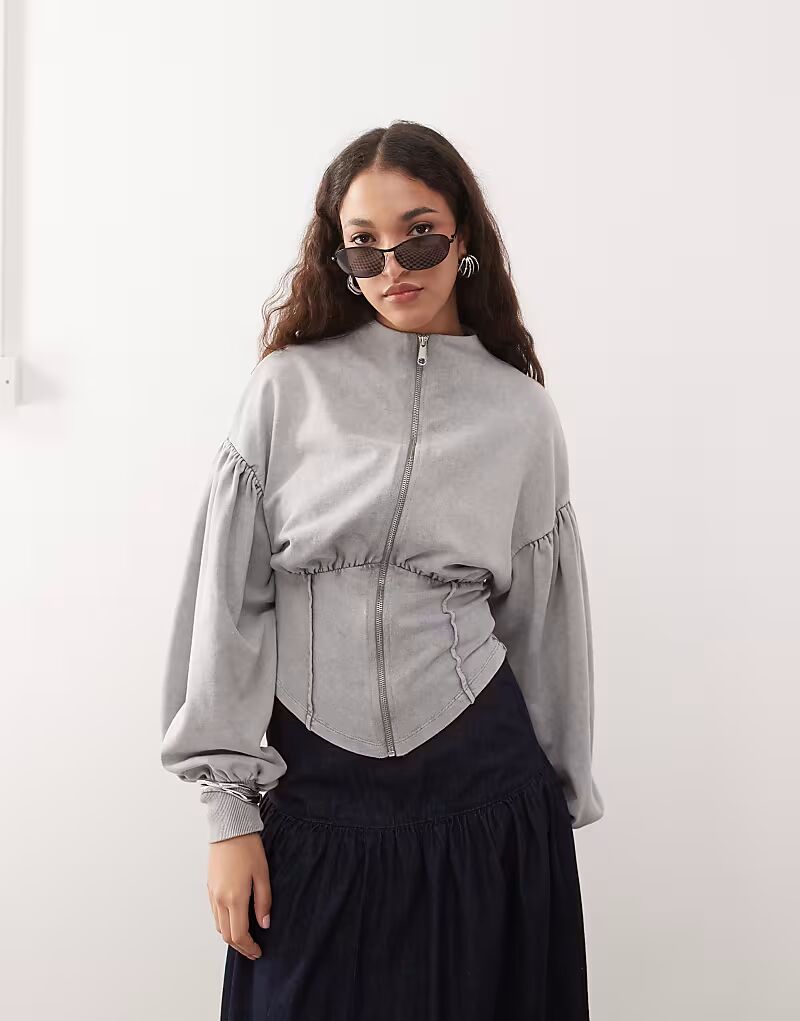 

Толстовка с капюшоном ASOS DESIGN с воротником-стойкой и молнией на корсете, выполненная методом кислотной стирки, серого цвета