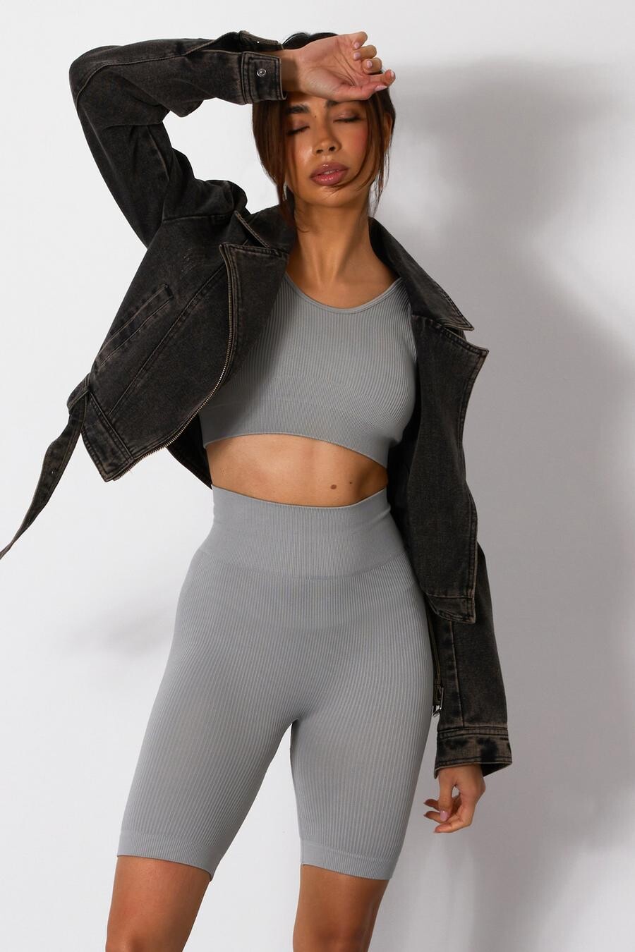 

Серые ребристые велосипедные шорты QUIZ Clothing