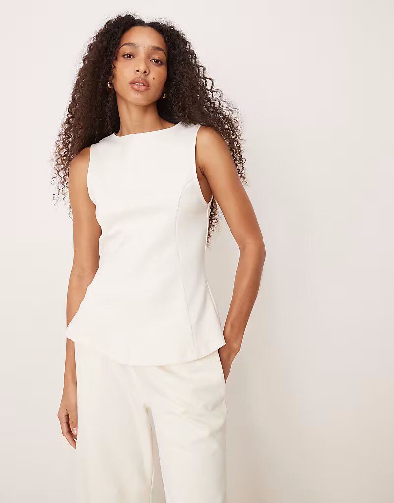 

Комбинезон-топ Interlock с плиссировкой цвета кокосового молока Asos Design