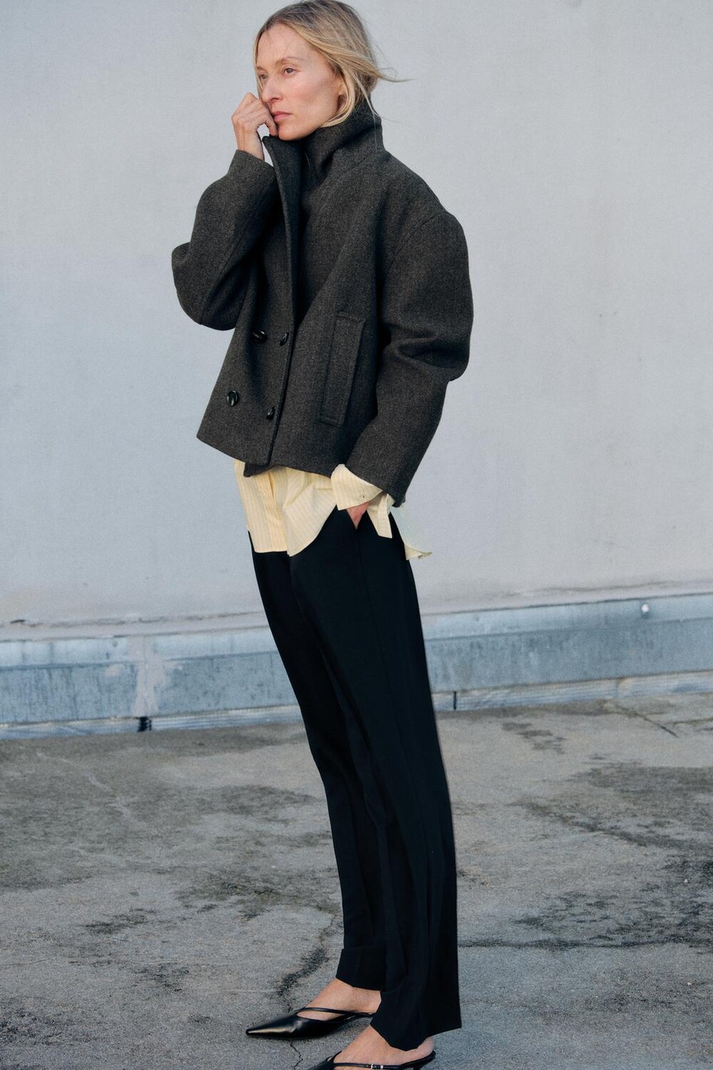 

Короткое двубортное пальто ZARA, серый