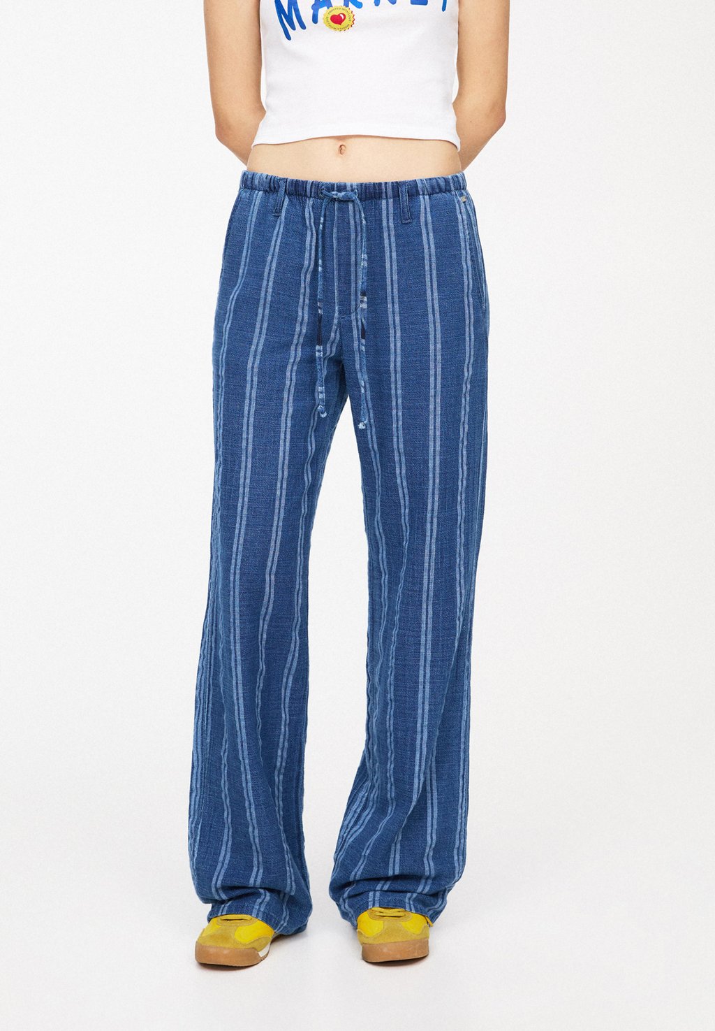 

Брюки STRIPED RUSTIC PULL&BEAR, темно-синий