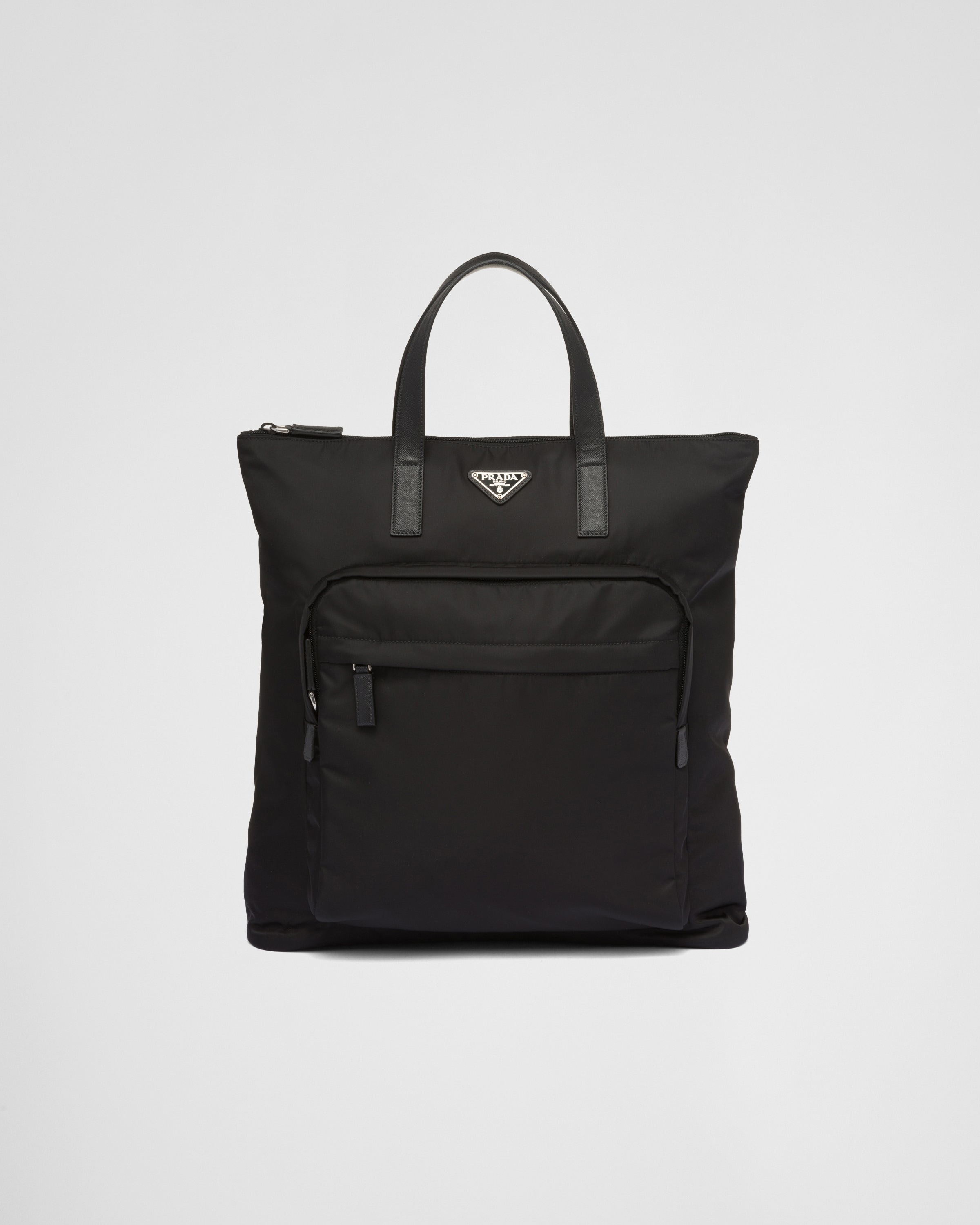 

Сумка-тоут из Re-Nylon и кожи сафьяно Prada, черный