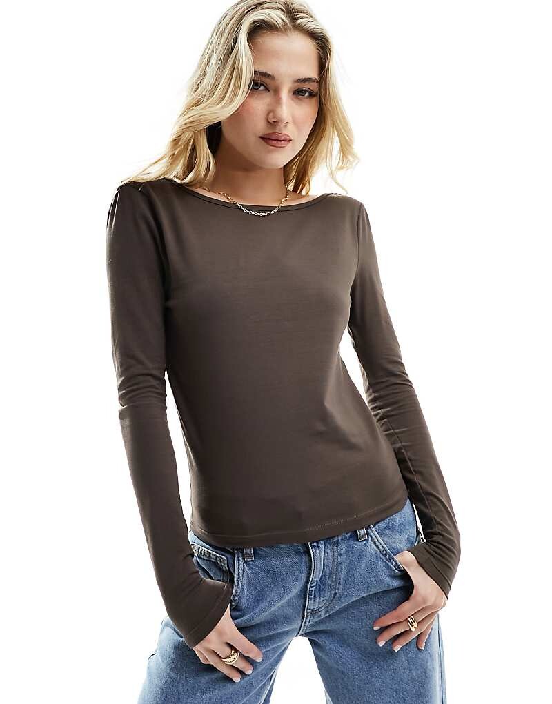 

ASOS DESIGN – Коричневый топ с длинными рукавами и глубоким вырезом на спине