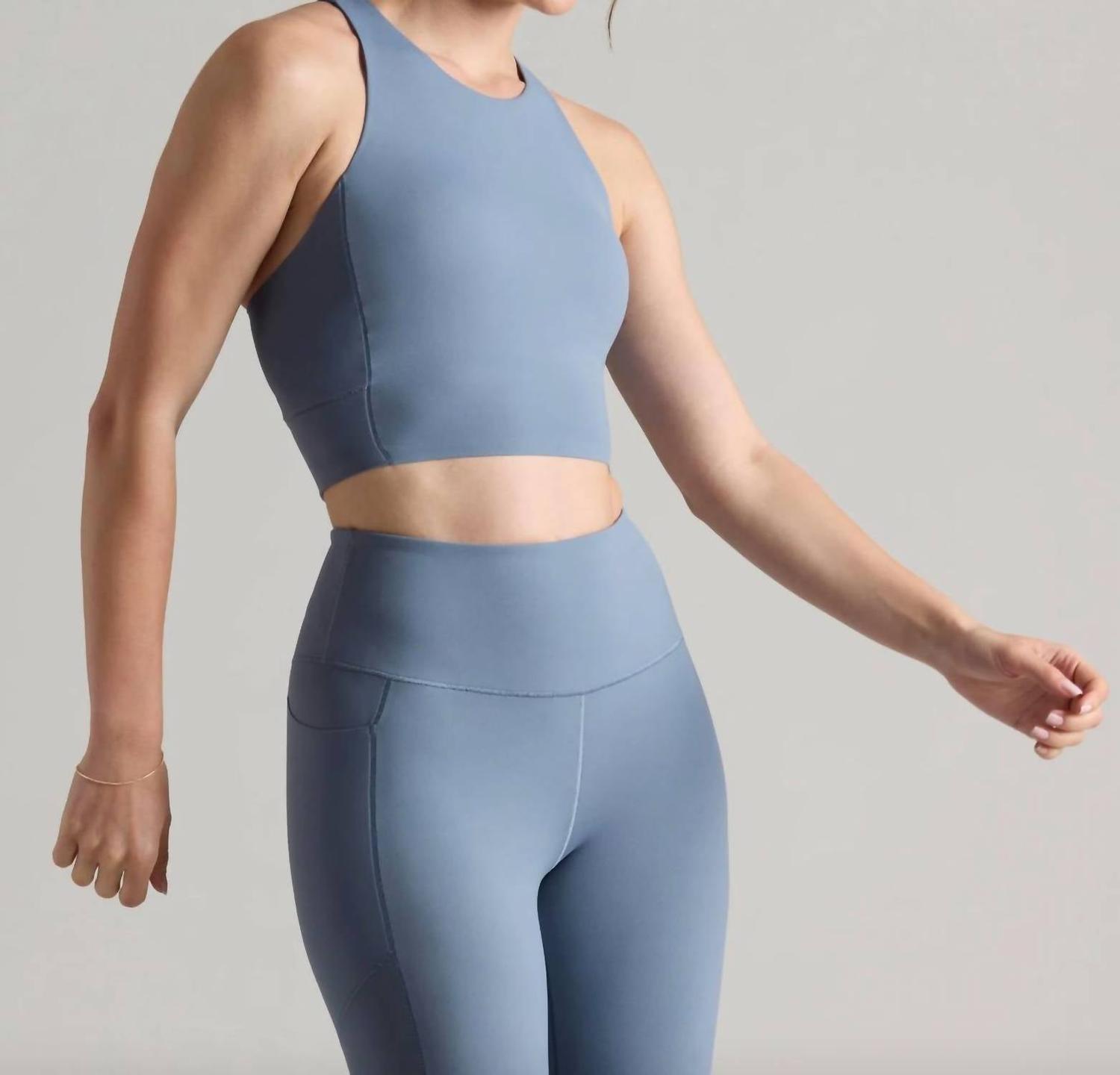 

Спортивный бюстгальтер Revive Longline в синей тени RHONE