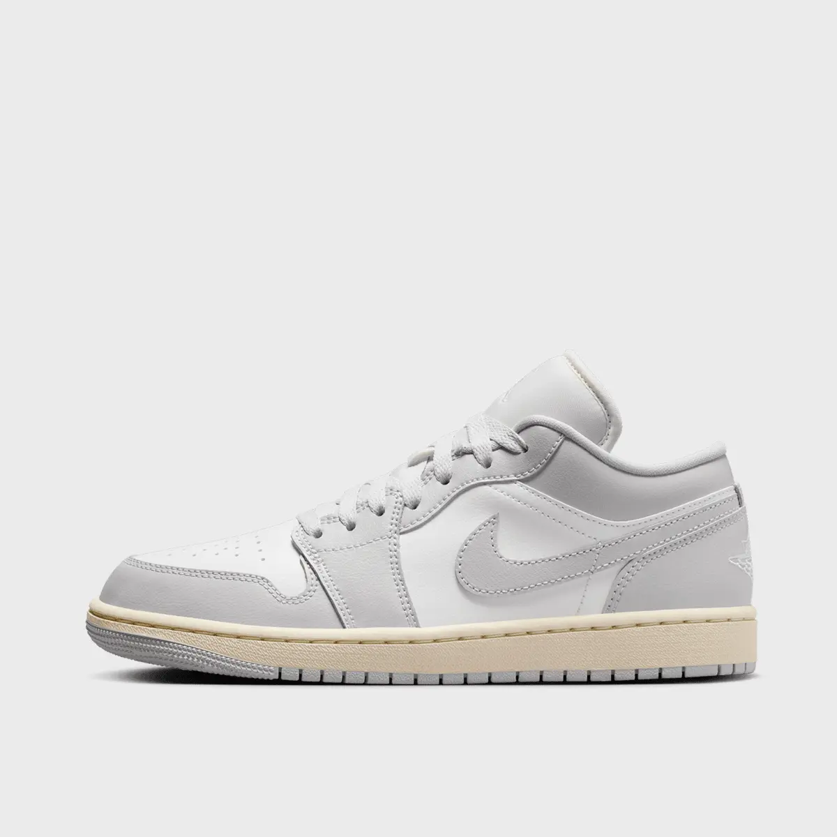 

Кроссовки Jordan WMNS Air Jordan 1 Low, серый/белый