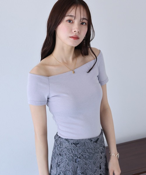 

Футболка с короткими рукавами, открытыми плечами и полосатым принтом BLUEEAST, фиолетовый