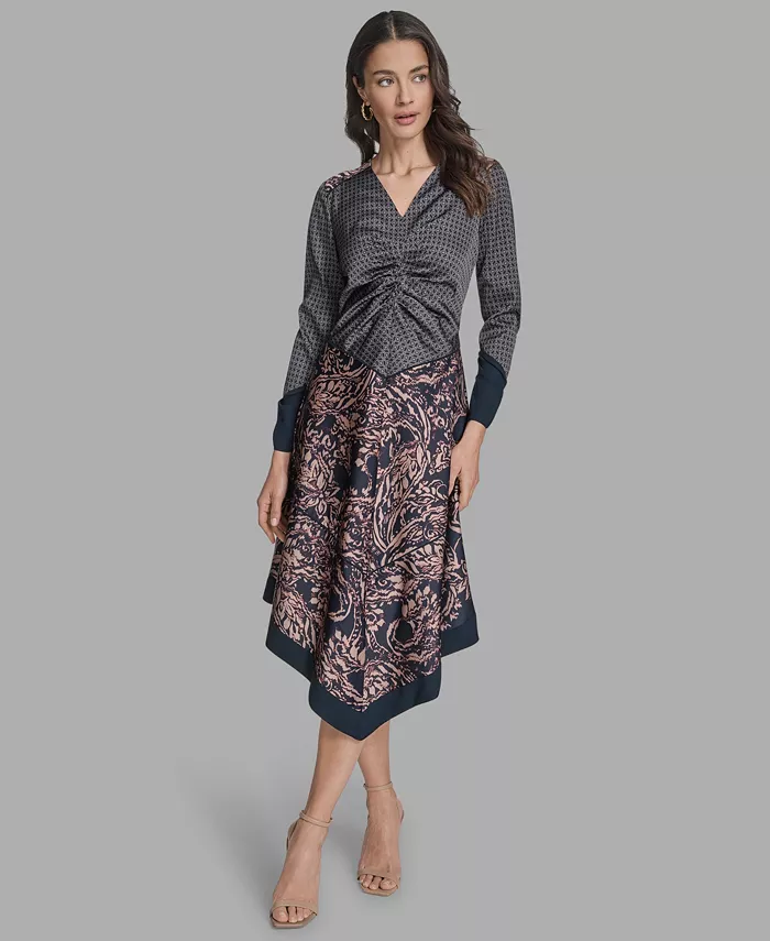 

Женское платье с длинными рукавами, разноцветным принтом и V-образным вырезом BCBG, синий