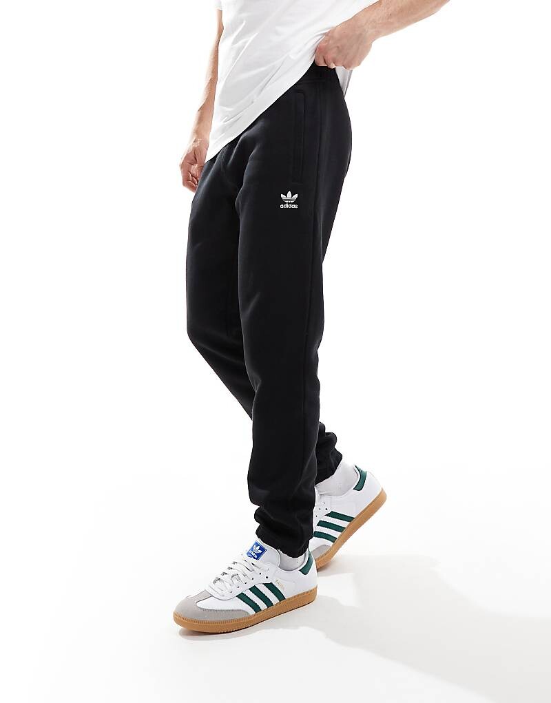 

Черные спортивные брюки adidas Originals Essential