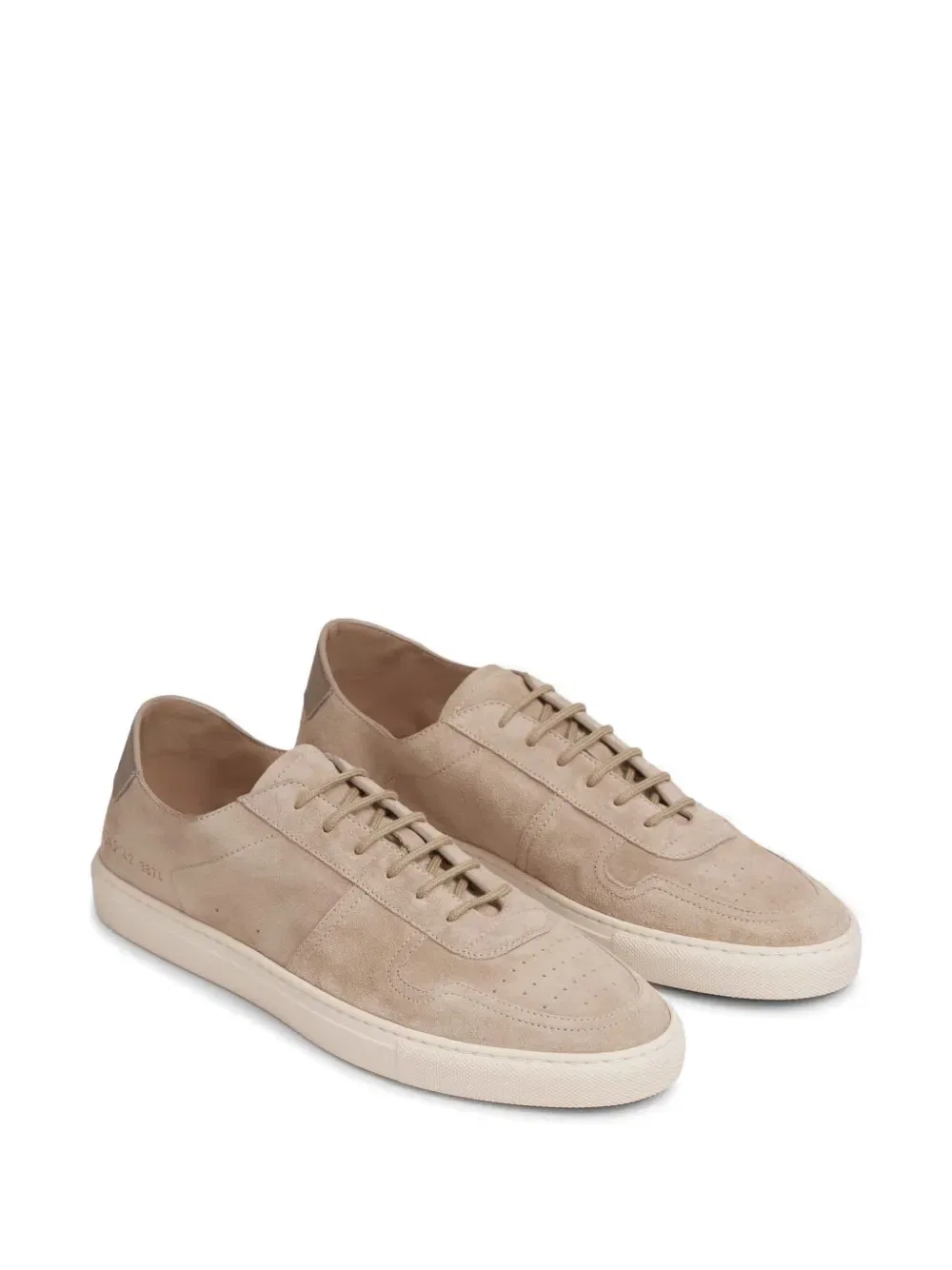 Замшевые кроссовки с петлей на пятке Common Projects, нейтральный — фото 2
