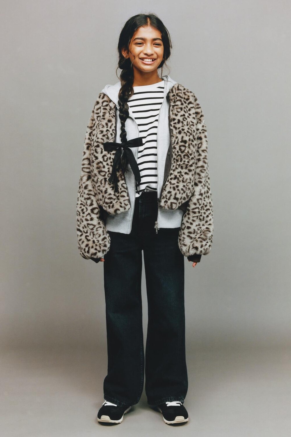 

Куртка-бомбер из искусственного меха с животным принтом ZARA, цвет leopard