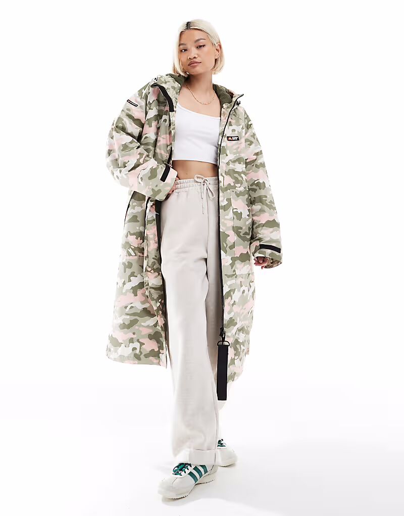 

Водонепроницаемый плащ Superdry в розовом камуфляже