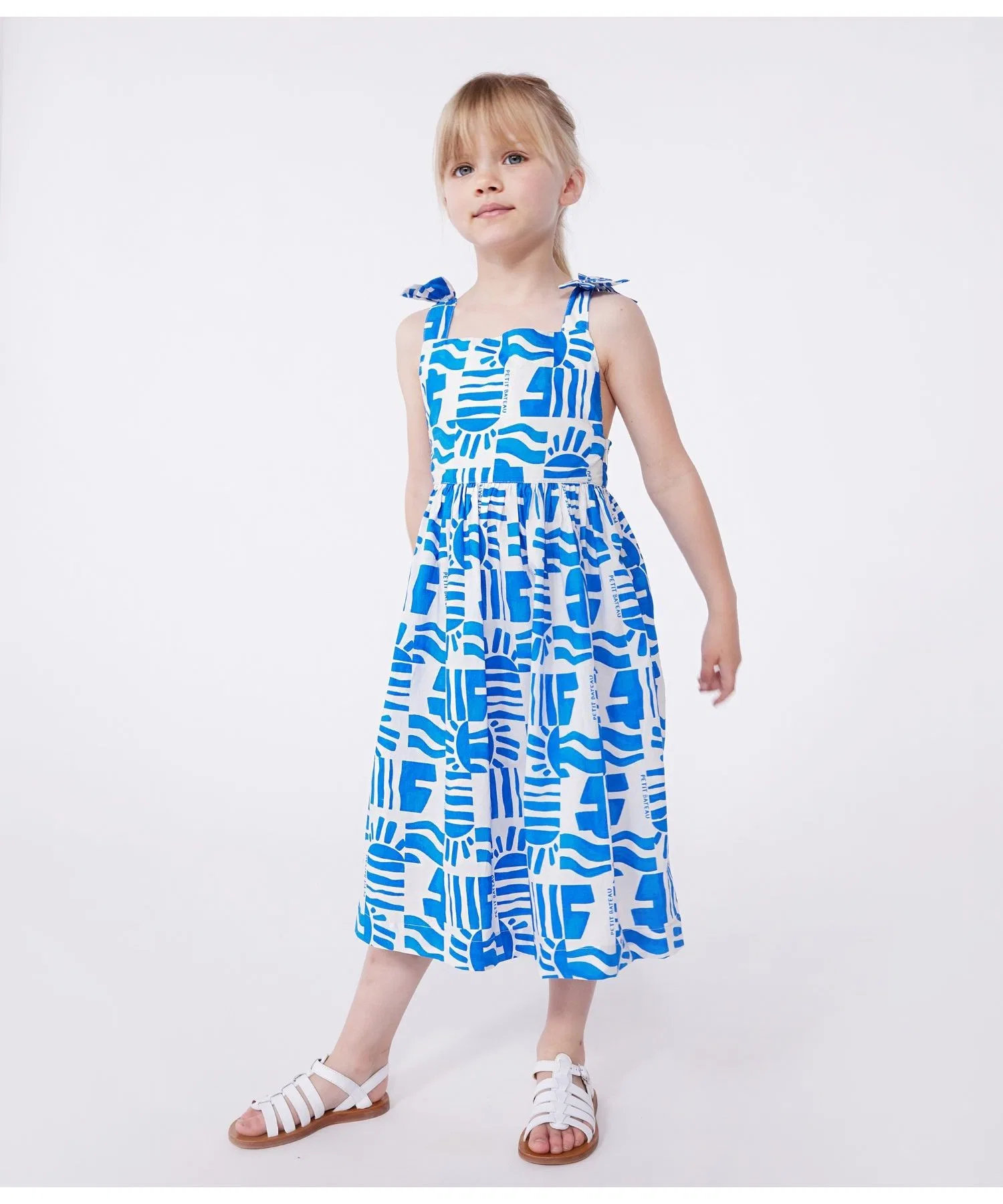 Детское хлопковое платье с принтом PETIT BATEAU бело-синее — фото 2
