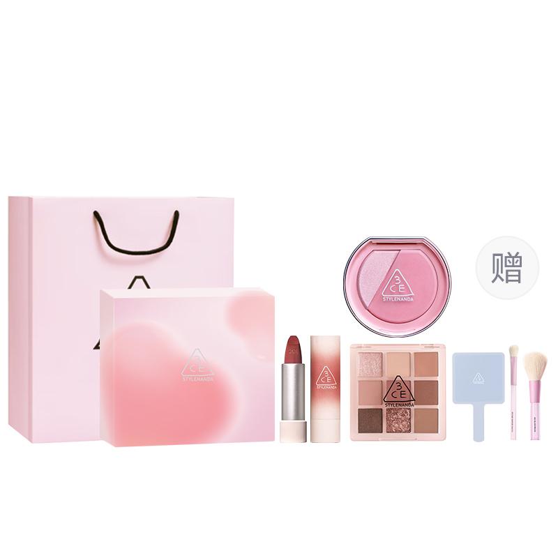 

Палитра хайлайтеров с девятью оттенками в комплекте с набором косметики Embrace легко растушевывается и держится долго 3CE