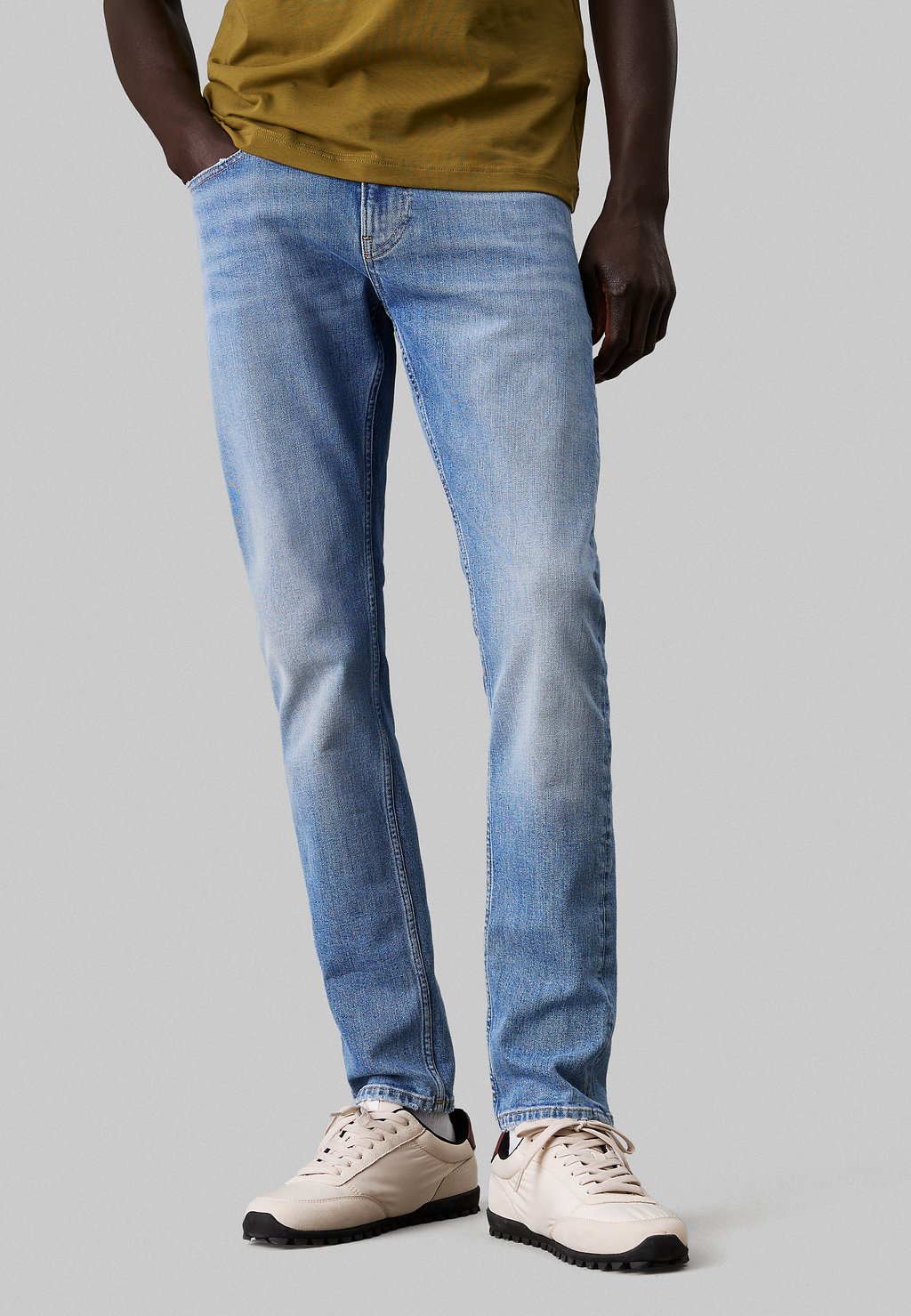

Зауженные джинсы SLIM Calvin Klein, светло-голубой